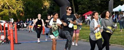 Runners participating in Delaware Tech 5k Run.